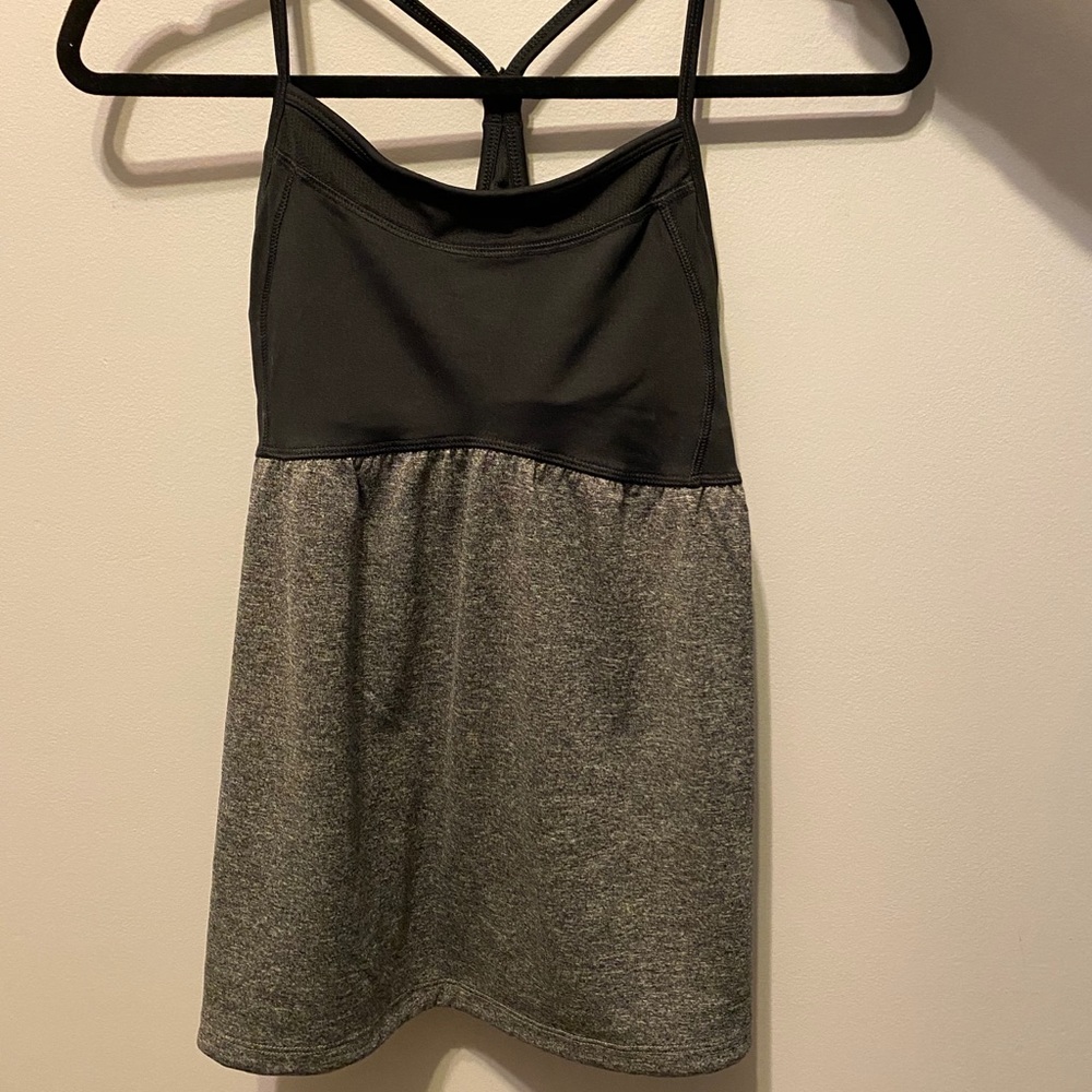 Women’s workout tank top